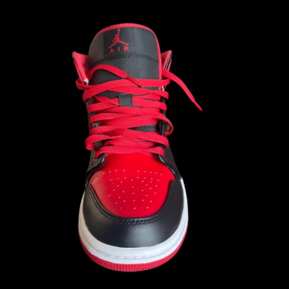 Jordan Retro 1 Mid main image 4